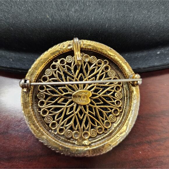 Vintage Robert Black Glass and Gold Metal Brooch/Pendant - Picture 6 of 11